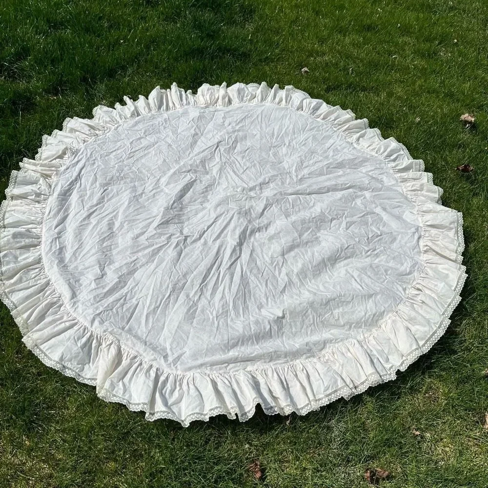 VTG Ruffled Lace Round Tablecloth Cottagecore Farmhouse Romantic Cottage Chic